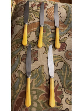 Set of 5 Vintage MCM Knives with Classic Butterscotch Bakelite Handles